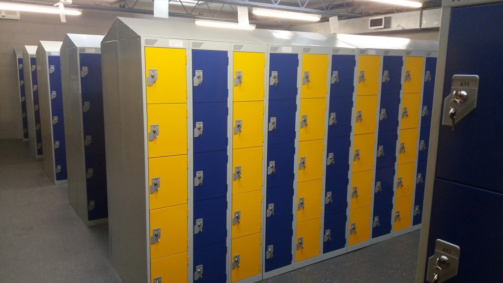 thorpe park luggage storage