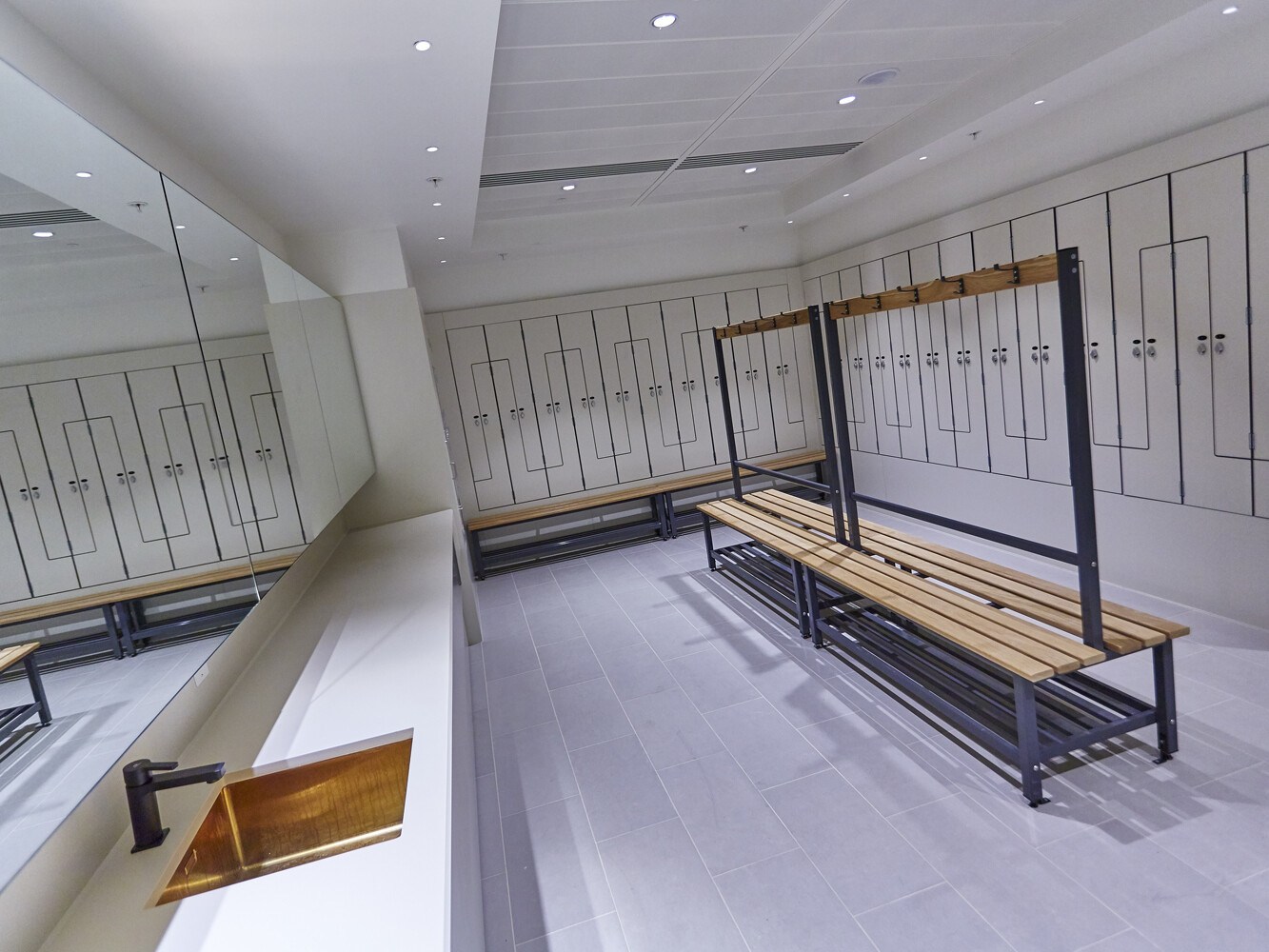 Freestanding benches and hoocks