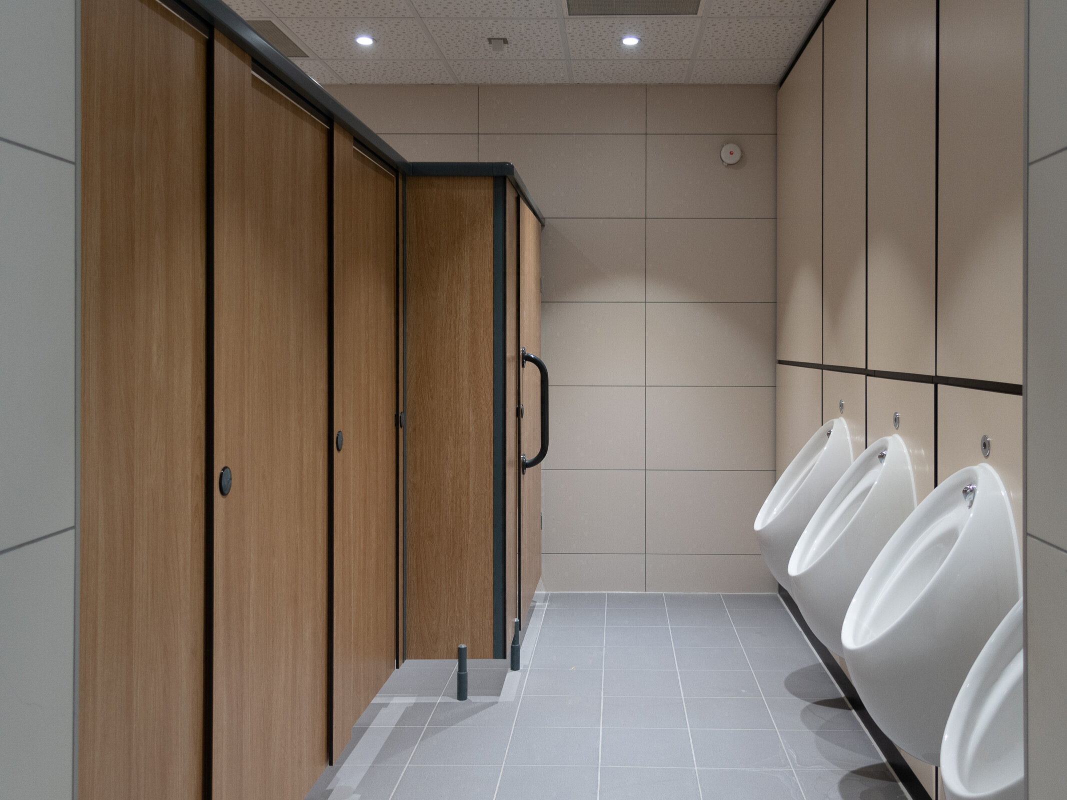 Floating Front Line Cubicles and IPS