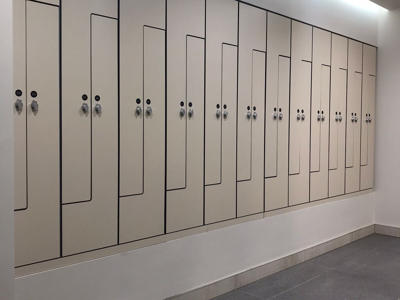 Z shaped lockers