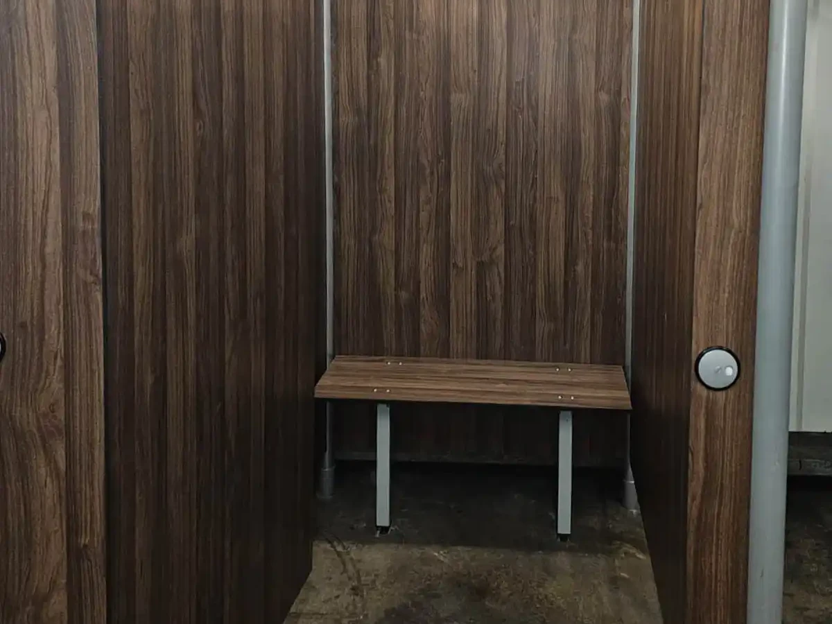 Anti-peep cubicles